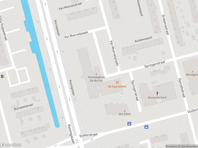 Ambulance met gepaste spoed naar de Van Moorselplaats in Rotterdam