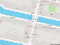 Ambulance met grote spoed naar de Reguliersdwarsstraat in Amsterdam