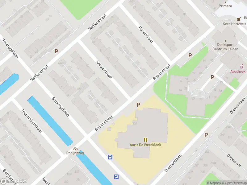 Ambulance met gepaste spoed naar de Koraalstraat in Leiden