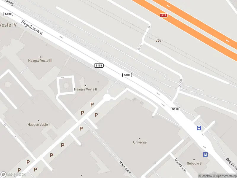 Ambulance met grote spoed naar de Regulusweg in 's-Gravenhage