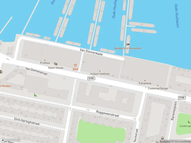 Ambulance met grote spoed naar de Van Diemenkade in Amsterdam