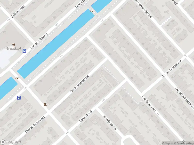Ambulance met grote spoed naar de Oostendamstraat in Rotterdam