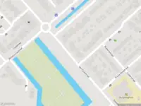 Brandweer met gepaste spoed naar de Koningin Emmastraat in Fijnaart vanwege afhijsen patient