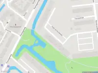 Ambulance met grote spoed naar de Pieter de Hoochplaats in Alblasserdam