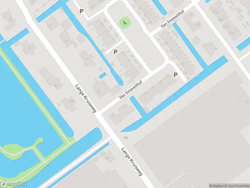 Ambulance met grote spoed naar de Van Innevelthof in Maasdijk
