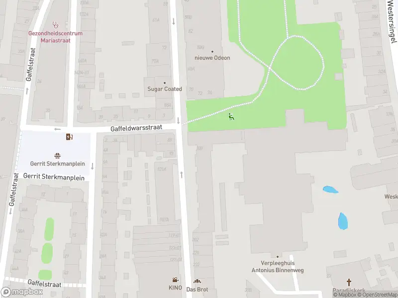Ambulance met gepaste spoed naar de Gouvernestraat in Rotterdam