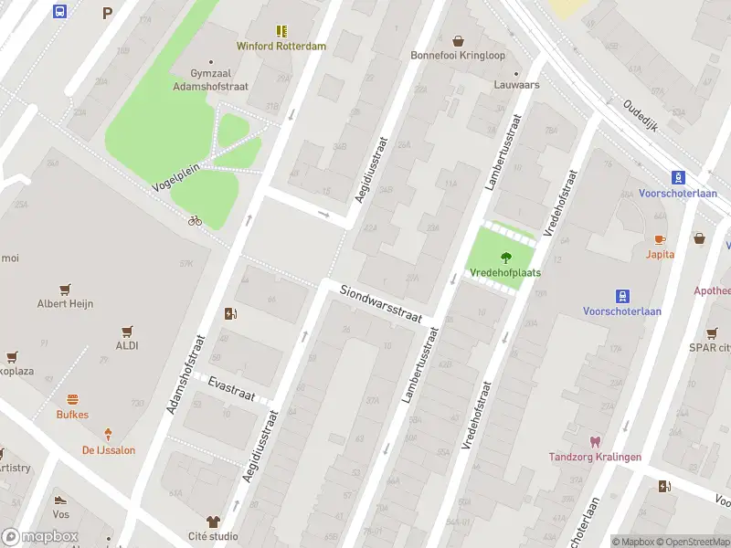 Ambulance met gepaste spoed naar de Siondwarsstraat in Rotterdam