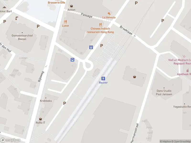 Ambulance met grote spoed naar de Stationsplein in Reuver