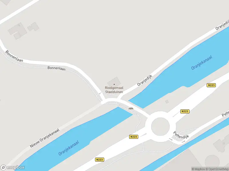Brandweer met gepaste spoed naar de Oranjedijk in 's-Gravenzande vanwege een buitenbrand