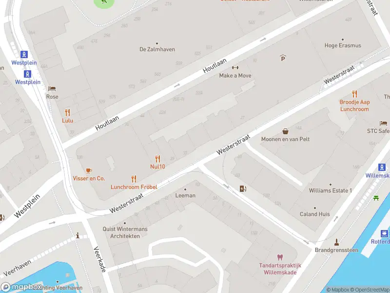 Ambulance met grote spoed naar de Westerstraat in Rotterdam