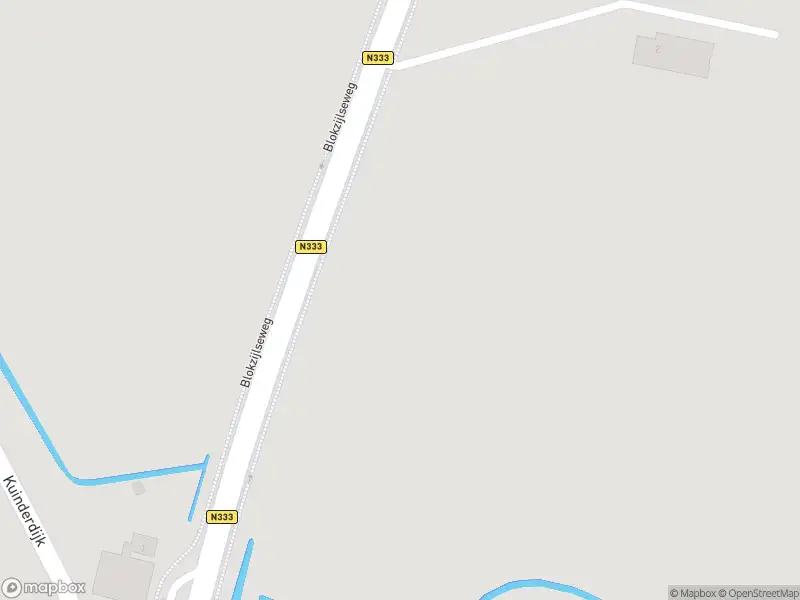 Brandweer met gepaste spoed naar de Steenwijkerweg in Blokzijl vanwege stormschade
