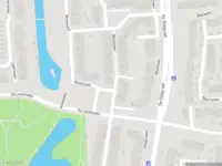 Ambulance met grote spoed naar de Wezelveen in Spijkenisse