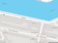 Ambulance met grote spoed naar de Coolhaven in Rotterdam