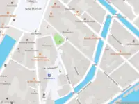 Ambulance met grote spoed naar de Dijkdwarsstraat in Amsterdam