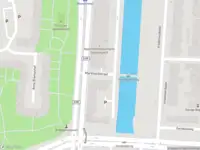 Ambulance met gepaste spoed naar de Marktveldstraat in Rotterdam