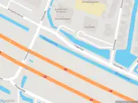 Ambulance met grote spoed naar de Polderweg in Ouderkerk aan de Amstel