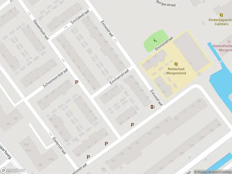Ambulance met grote spoed naar de Emmenstraat in 's-Gravenhage