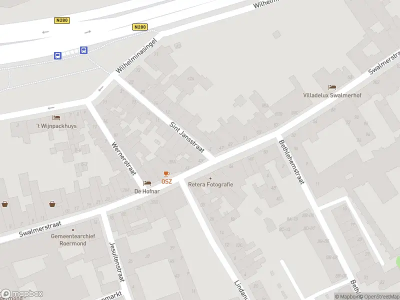 Ambulance met grote spoed naar de Sint Jansstraat in Roermond