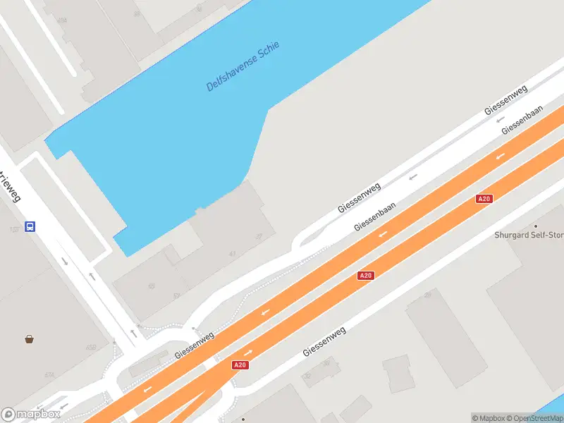 Ambulance met grote spoed naar de Giessenweg in Rotterdam