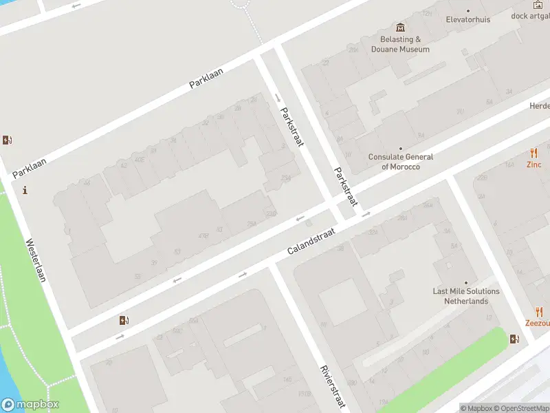 Ambulance met grote spoed naar de Calandstraat in Rotterdam