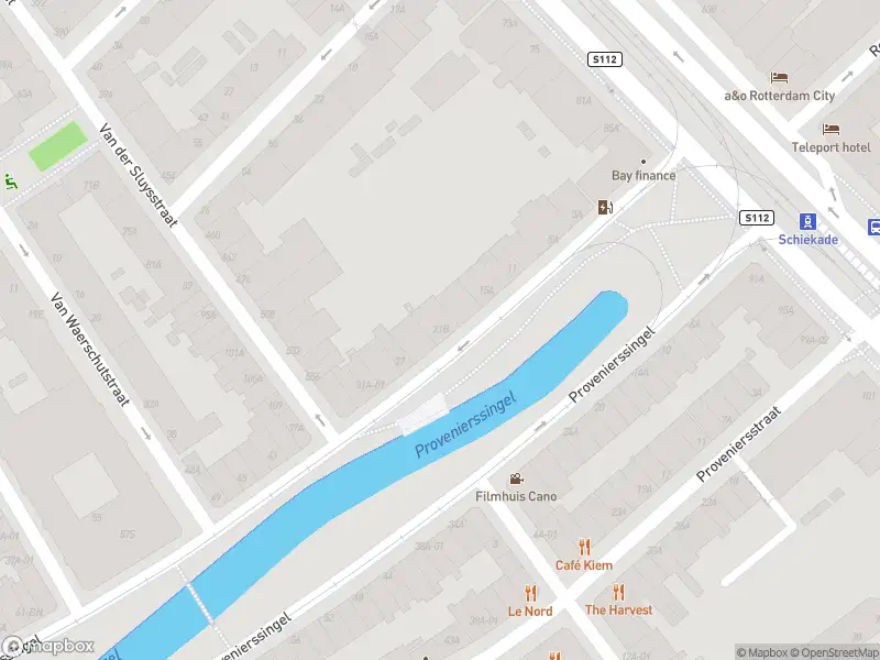 Ambulance met grote spoed naar de Provenierssingel in Rotterdam