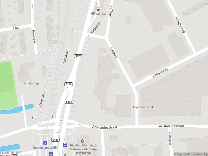 Ambulance met grote spoed naar de Molenvliet in Rotterdam