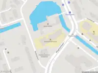 Ambulance met grote spoed naar de Kastanjeplein in Rotterdam
