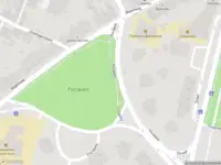 Ambulance met grote spoed naar de Florapark in Haarlem