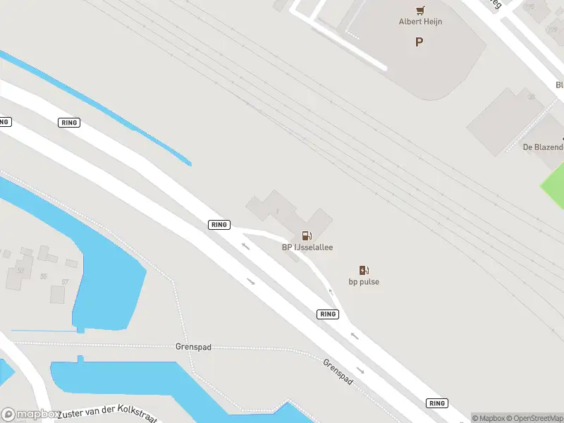 Brandweer met gepaste spoed naar de IJsselallee in Zwolle vanwege stormschade