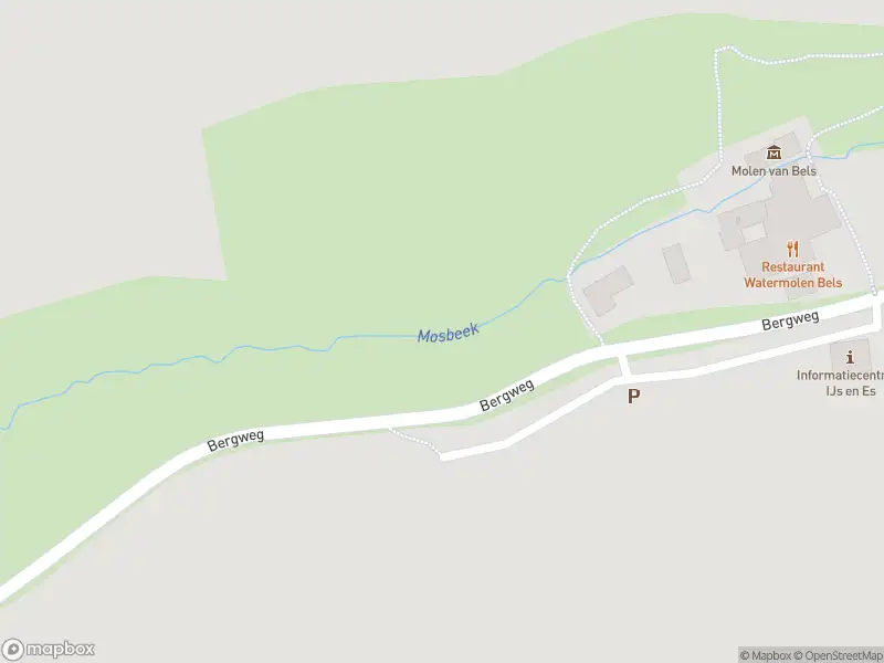 Brandweer met grote spoed naar de Bergweg in Mander vanwege wateroverlast