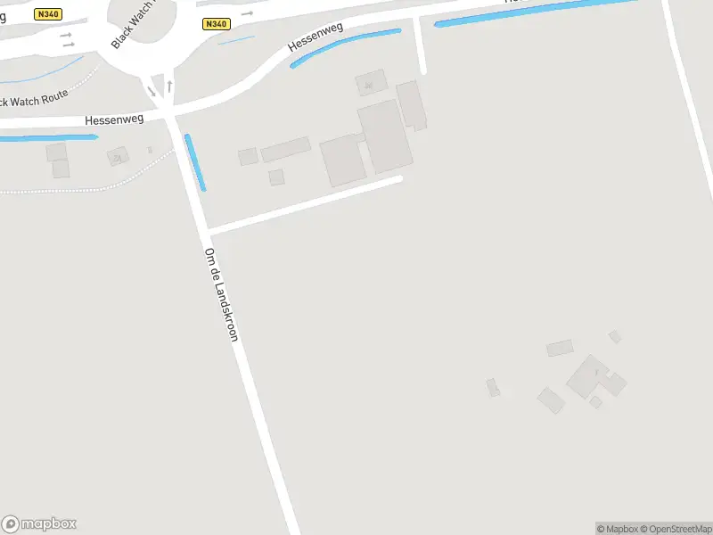 Brandweer met gepaste spoed naar de Om de Landskroon in Dalfsen vanwege stormschade