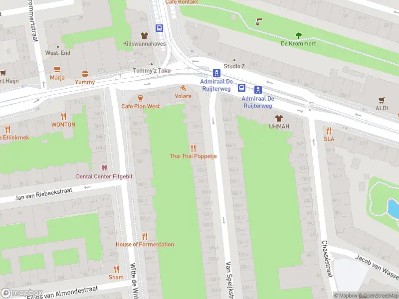Ambulance met grote spoed naar de Zocherstraat in Amsterdam