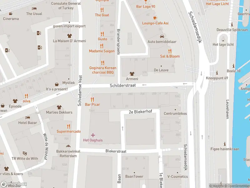 Ambulance met gepaste spoed naar de Schilderstraat in Rotterdam