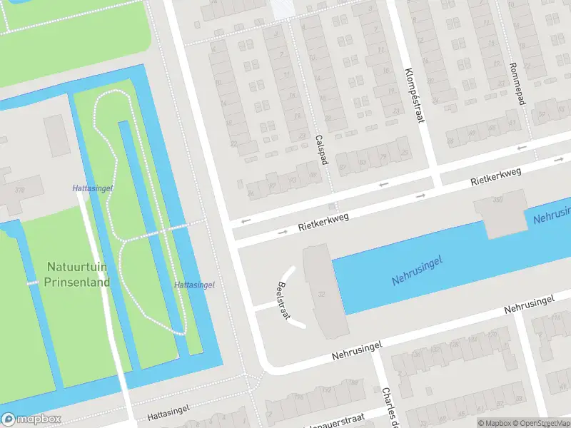 Ambulance met gepaste spoed naar de Beelstraat in Rotterdam