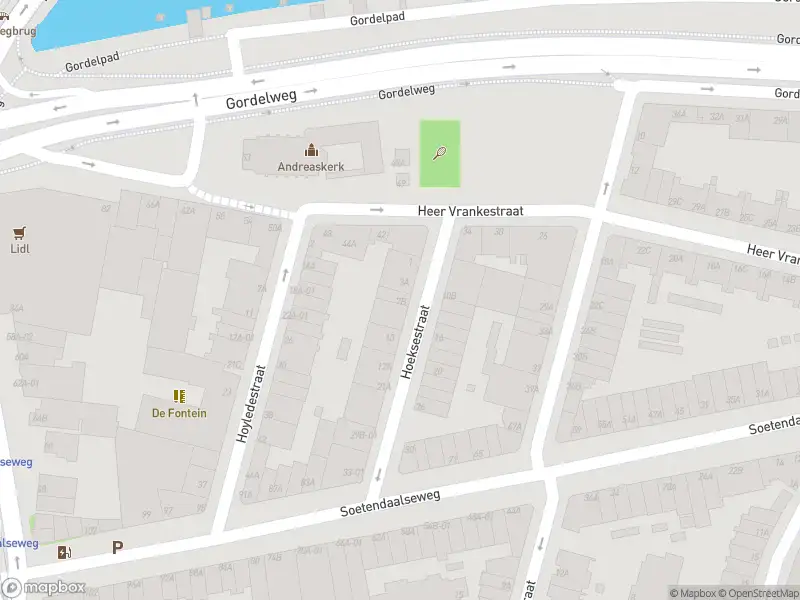 Ambulance met gepaste spoed naar de Hoeksestraat in Rotterdam