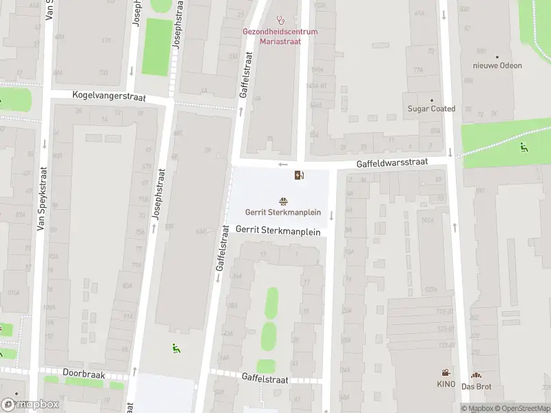 Ambulance met grote spoed naar de Gerrit Sterkmanplein in Rotterdam