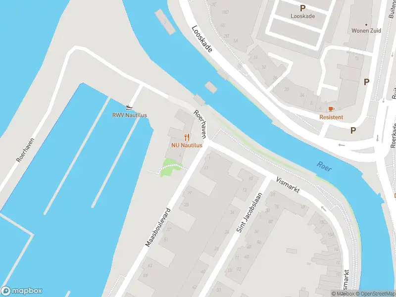 Ambulance met grote spoed naar de Maasboulevard in Roermond