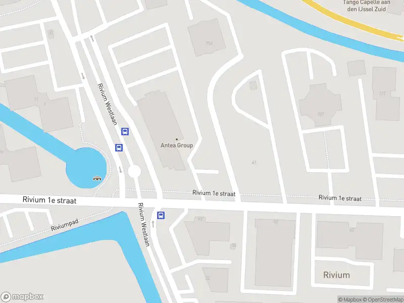 Ambulance met gepaste spoed naar de Rivium 1e straat in Capelle aan den IJssel