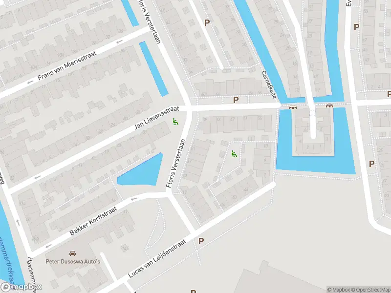 Ambulance met grote spoed naar de Floris Versterlaan in Leiden