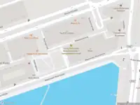 Ambulance met grote spoed naar de Astanaplein in Rotterdam