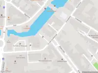 Ambulance met grote spoed naar de Cornelis de Wittstraat in Dordrecht