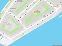 Ambulance met grote spoed naar de Prins Hendrikkade in Rotterdam