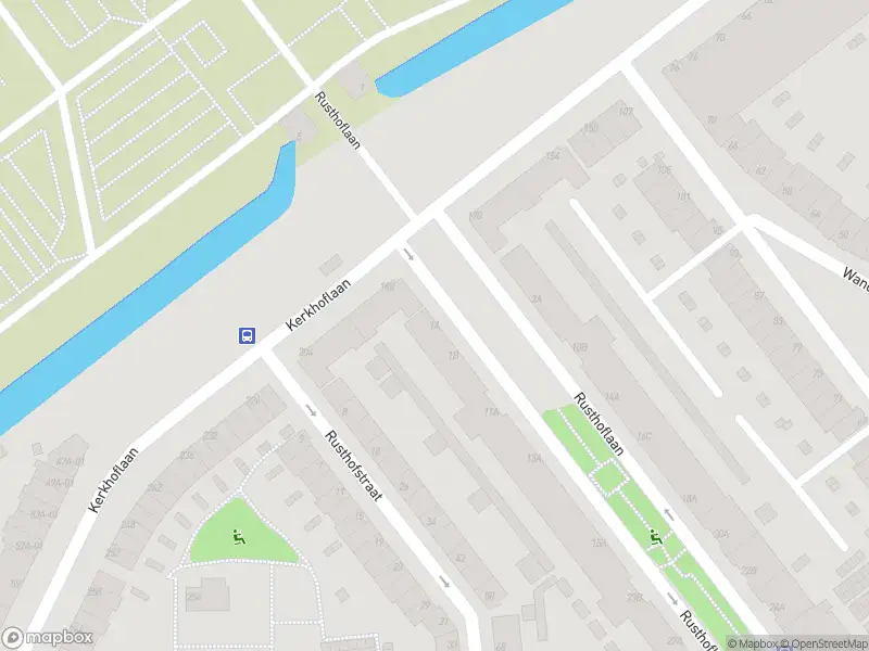 Ambulance met grote spoed naar de Rusthoflaan in Rotterdam