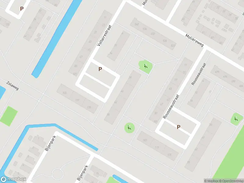 Ambulance met gepaste spoed naar de Voltairestraat in Rotterdam