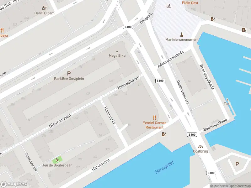 Ambulance met grote spoed naar de Nieuwehaven in Rotterdam