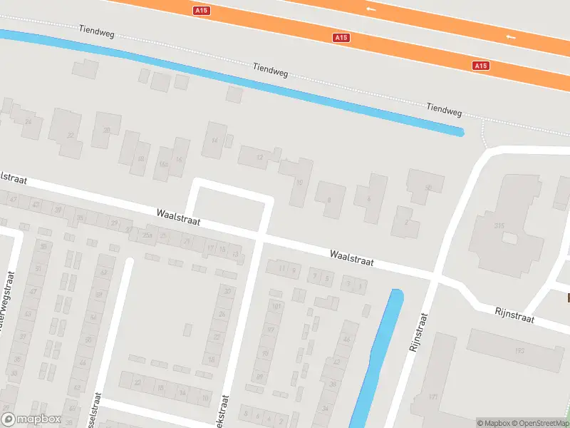 Ambulance met grote spoed naar de Waalstraat in Sliedrecht