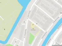 Ambulance met grote spoed naar de N. Lansdorpstraat in Amsterdam