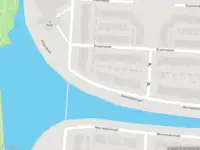 Ambulance met grote spoed naar de Meerwedesingel in Barendrecht