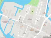 Ambulance met grote spoed naar de Nicolaasplein in Zoetermeer