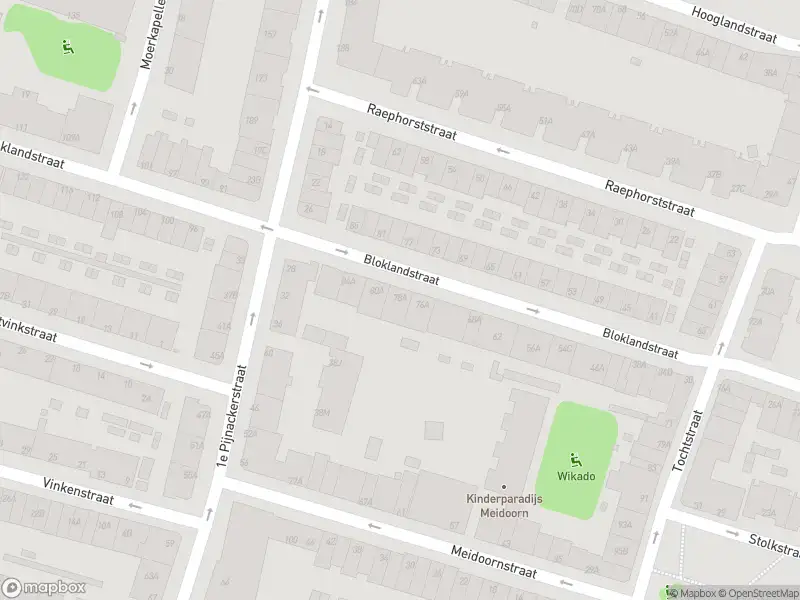 Ambulance met gepaste spoed naar de Bloklandstraat in Rotterdam